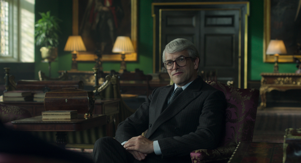 Jonny Lee Miller in 'The Crown' Season 5.