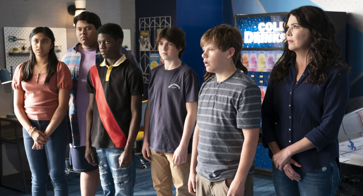 Swayam Bhatia as Sofi Hanson-Bhatt, Luke Islam as Koob, De'Jon Watts as Sam, Brady Noon as Evan Morrow, Maxwell Simkins as Nick Ganz, and Lauren Graham as Alex Morrow in 'The Mighty Ducks: Game Changers.'
