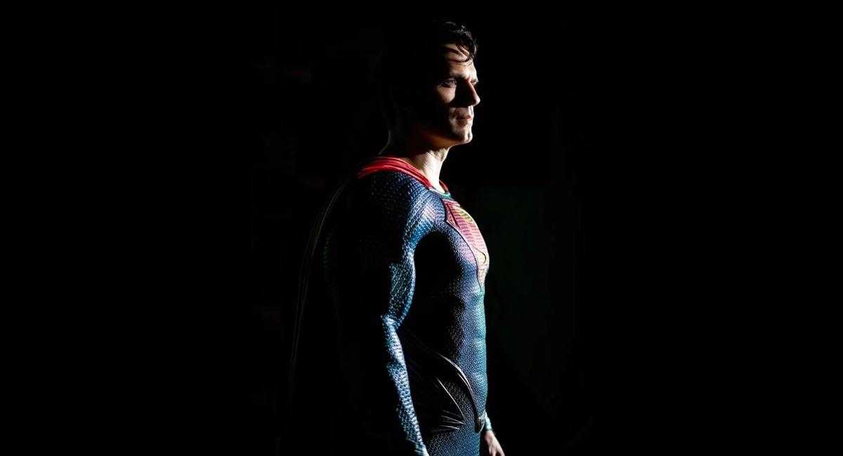 Henry Cavill Officially Returning as Superman