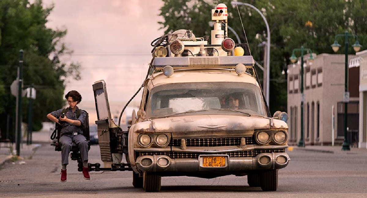 Mckenna Grace and Finn Wolfhard in 'Ghostbusters: Afterlife.'