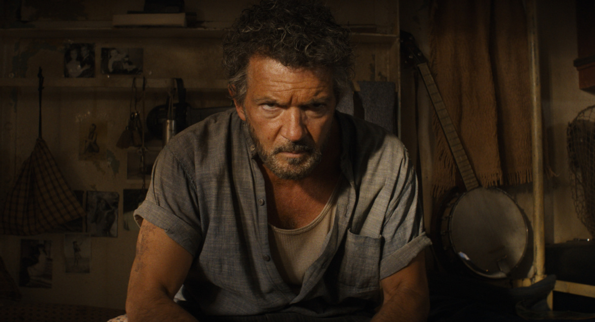 Renaldo (Antonio Banderas) in Lucasfilm's 'IJ5.'