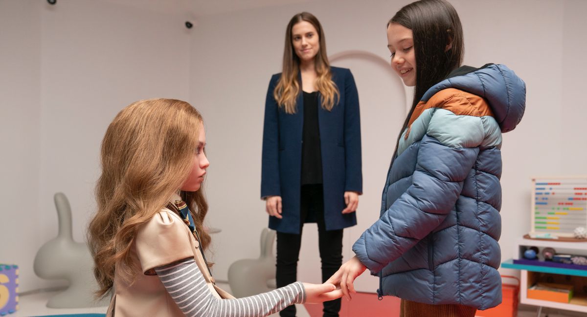 M3GAN, Gemma (Allison Williams) and Cady (Violet McGraw) in 'M3GAN,' directed by Gerard Johnstone.