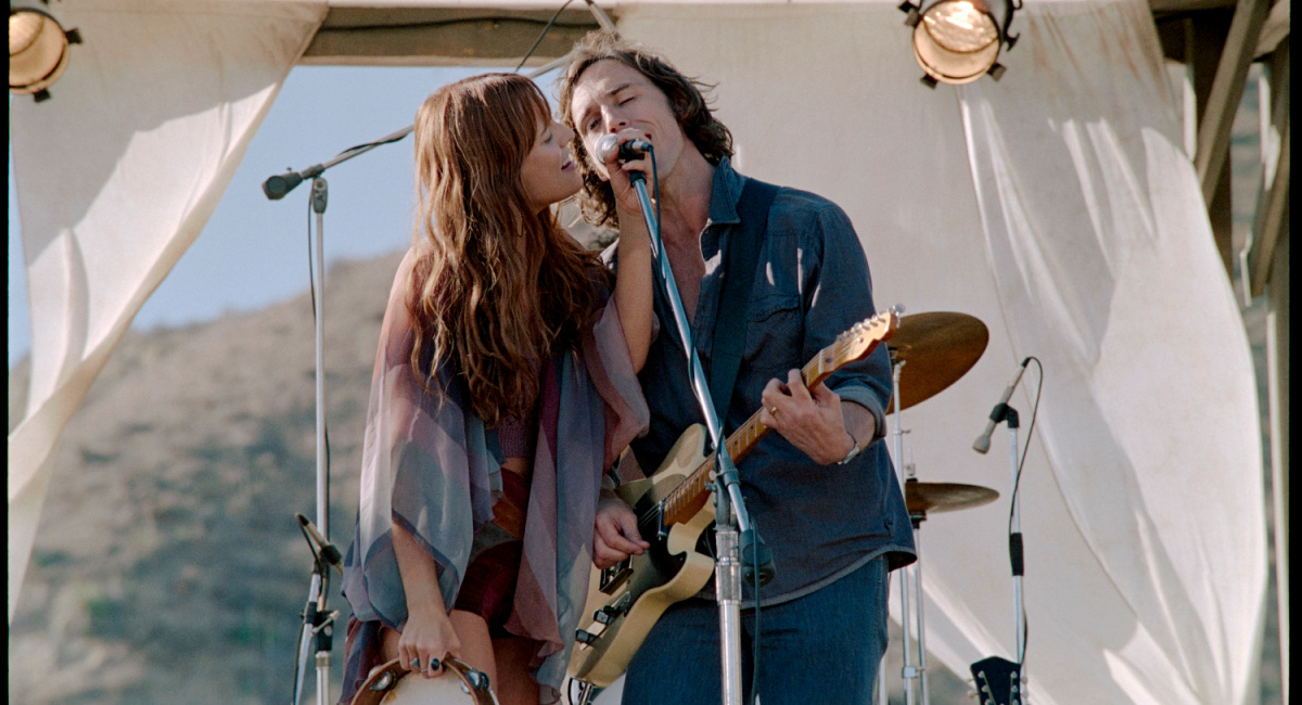 Riley Keough (Daisy Jones), and Sam Claflin (Billy Dunne) star in Prime Video's 'Daisy Jones and The Six.'