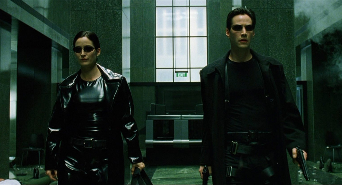 Carrie-Anne Moss and Keanu Reeves in 'The Matrix'. 