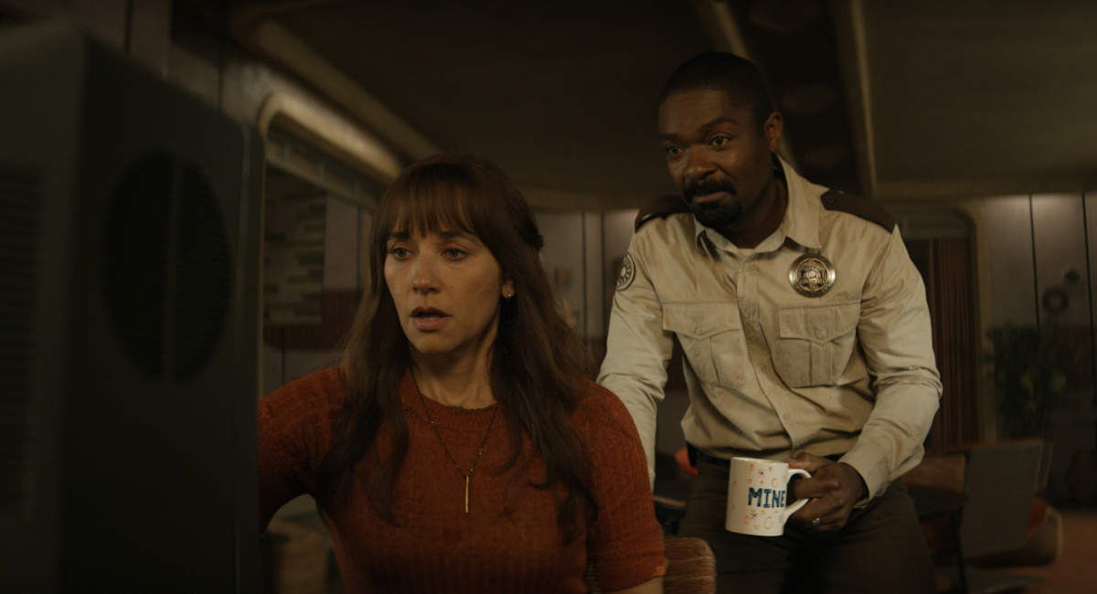 Rashida Jones and David Oyelowo in 'Silo,' premiering May 5, 2023 on Apple TV+.