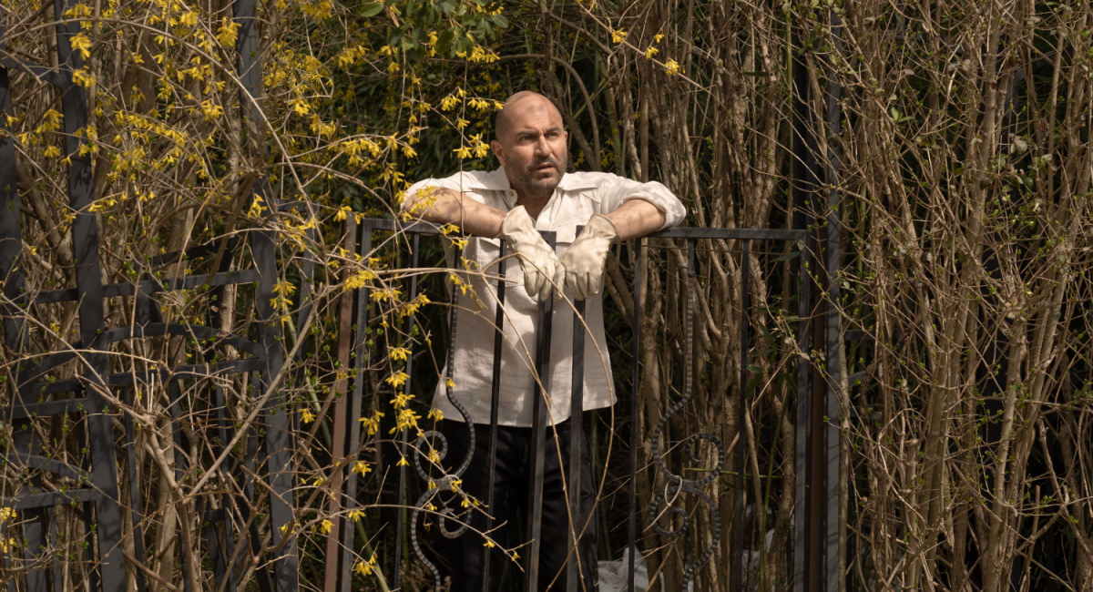 Lior Raz in 'The Crowded Room,' premiering June 9, 2023 on Apple TV+.