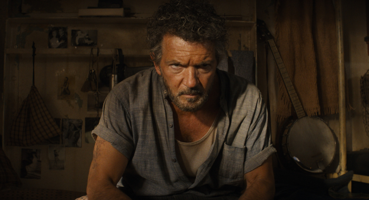 Renaldo (Antonio Banderas) in Lucasfilm's 'IJ5.'