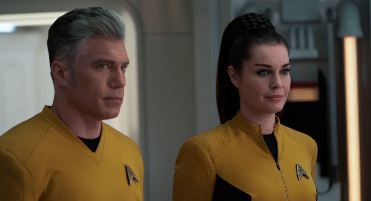 Anson Mount as Pike and Rebecca Romijn as Una of the Paramount+ original series 'Star Trek: Strange New Worlds.'