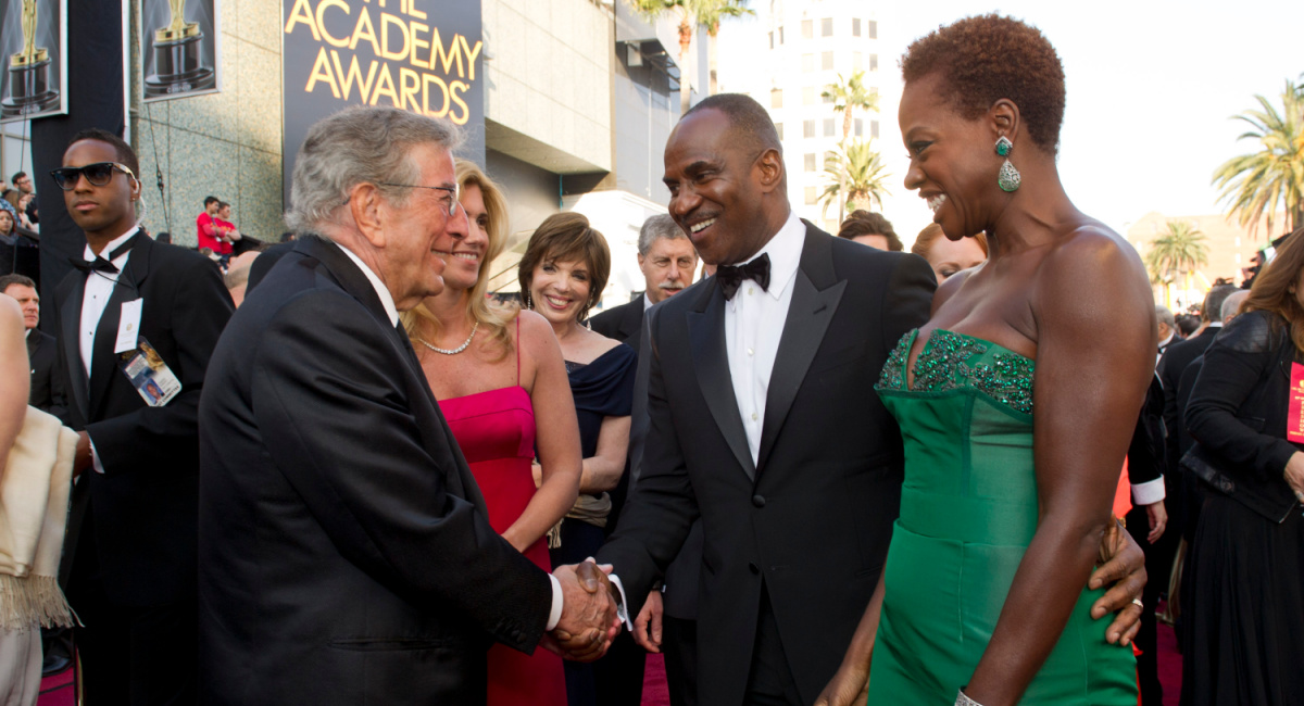 Tony Bennett, Julius Tennon, and Viola Davis arrive for the 84th Annual Academy Awards® from Hollywood, CA February 26, 2012.