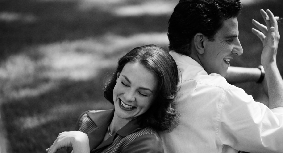 Carey Mulligan as Felicia Montealegre and Bradley Cooper (Director/Writer) as Leonard Bernstein in 'Maestro.'