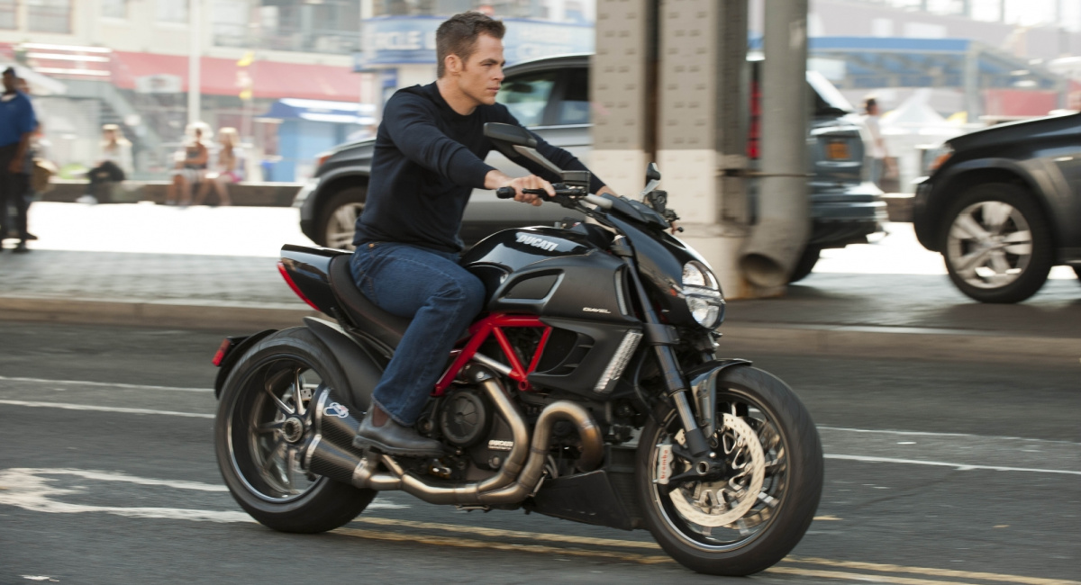 Chris Pine plays the young Jack Ryan, cruising the downtown streets of Manhattan for 'Jack Ryan: Shadow Recruit,' from Paramount Pictures.