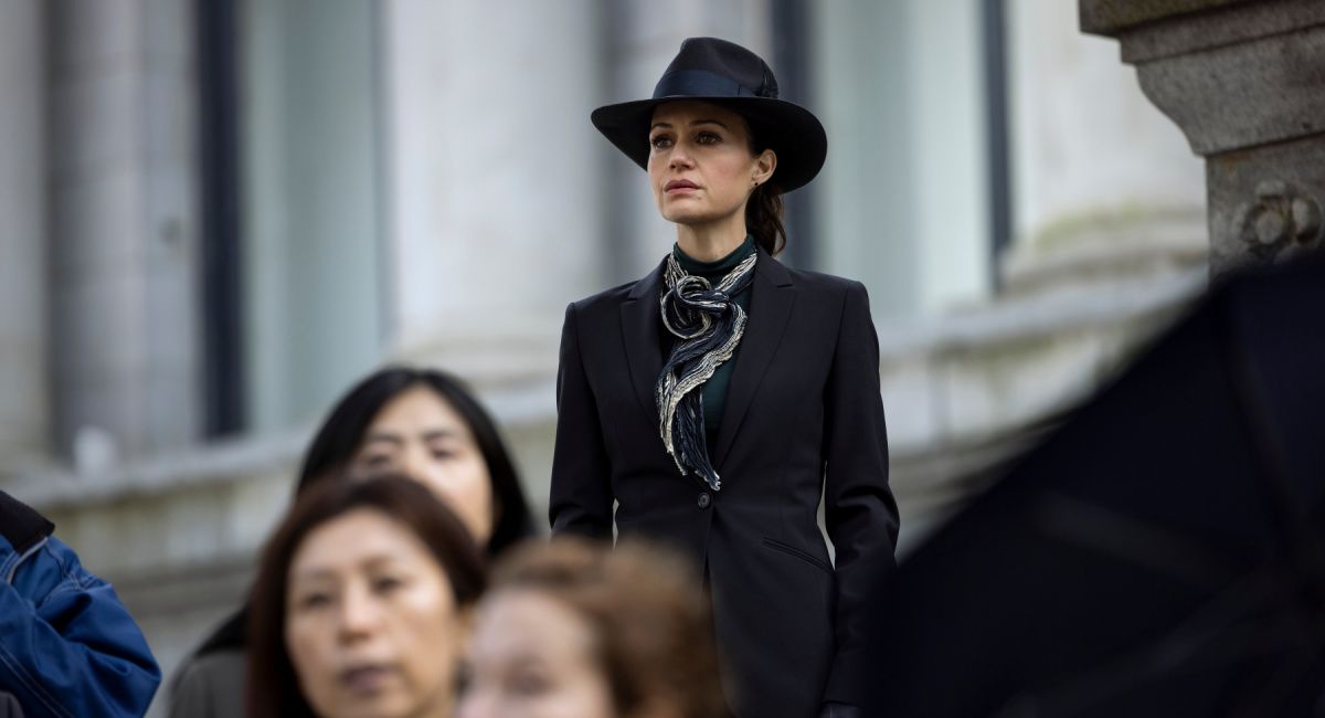 Carla Gugino as Verna in 'The Fall of the House of Usher.'