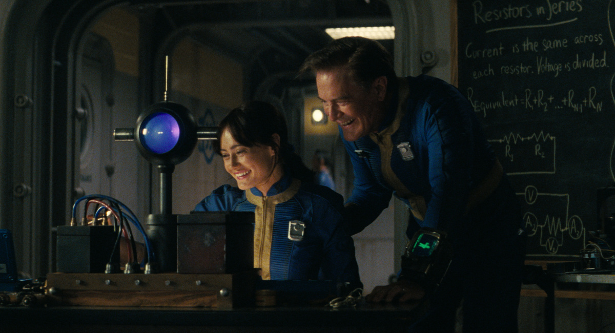 (L to R) Ella Purnell as Lucy and Kyle MacLachlan as Overseer Hank in 'Fallout.'