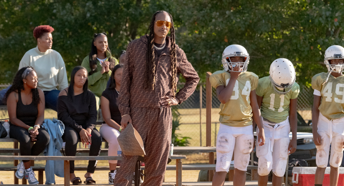 Tika Sumpter as Cherise and Snoop Dogg as Jaycen "2 J's" Jennings in director Charles Stone III's 'The Underdoggs,' an Amazon MGM Studios film.