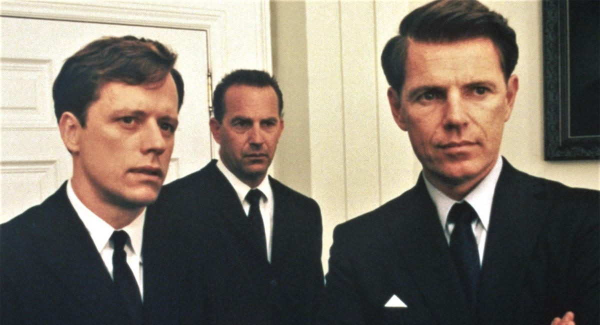 Steven Culp, Kevin Costner, and Bruce Greenwood in 'Thirteen Days.'
