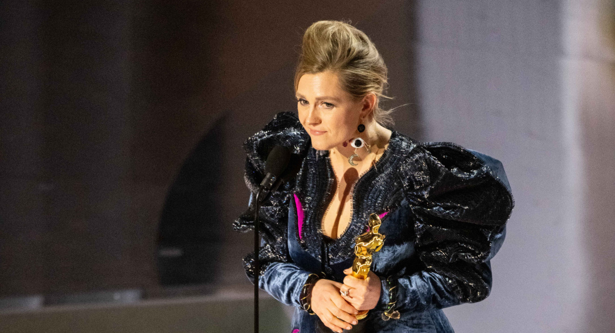 Holly Waddington accepts the Oscar® for Costume Design during the live ABC telecast of the 96th Oscars® at the Dolby® Theatre at Ovation Hollywood on Sunday, March 10, 2024. Credit/Provider: Trae Patton ©A.M.P.A.S. Copyright: ©A.M.P.A.S.