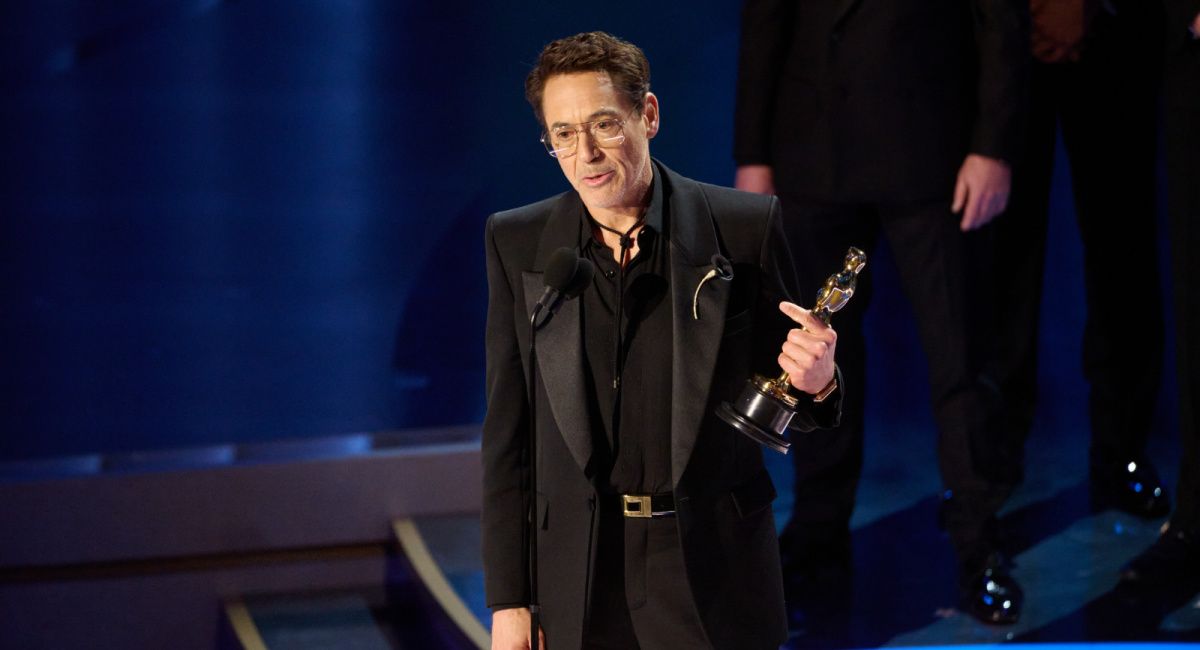 Robert Downey, Jr. accepts the Oscar® for Actor in a Supporting Role during the live ABC telecast of the 96th Oscars® at the Dolby® Theatre at Ovation Hollywood on Sunday, March 10, 2024. Credit/Provider: Trae Patton ©A.M.P.A.S. Copyright: ©A.M.P.A.S.