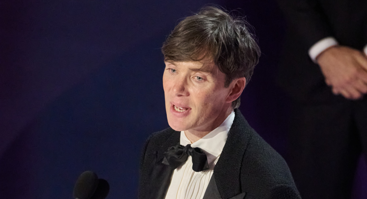 Cillian Murphy accepts the Oscar® for Actor in a Leading Role during the live ABC telecast of the 96th Oscars® at the Dolby® Theatre at Ovation Hollywood on Sunday, March 10, 2024. Credit/Provider: Phil McCarten ©A.M.P.A.S. Copyright: ©A.M.P.A.S.