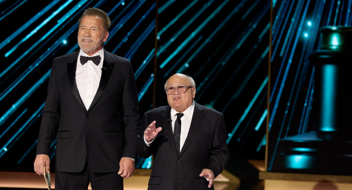 (L to R) Arnold Schwarzenegger and Danny DeVito present the Oscar® for Film Editing during the live ABC telecast of the 96th Oscars® at the Dolby® Theatre at Ovation Hollywood on Sunday, March 10, 2024. Credit/Provider: Trae Patton ©A.M.P.A.S. Copyright: ©A.M.P.A.S.