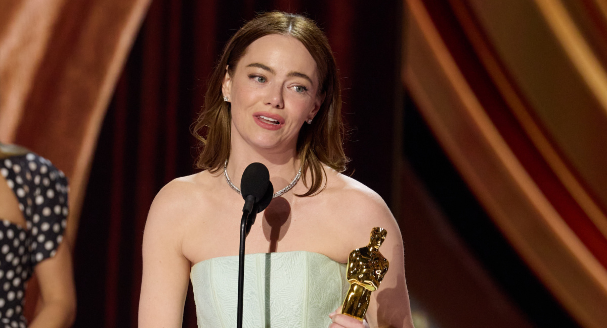 Emma Stone accepts the Oscar® for Actress in a Leading Role during the live ABC telecast of the 96th Oscars® at the Dolby® Theatre at Ovation Hollywood on Sunday, March 10, 2024. Credit/Provider: Trae Patton ©A.M.P.A.S. Copyright: ©A.M.P.A.S.