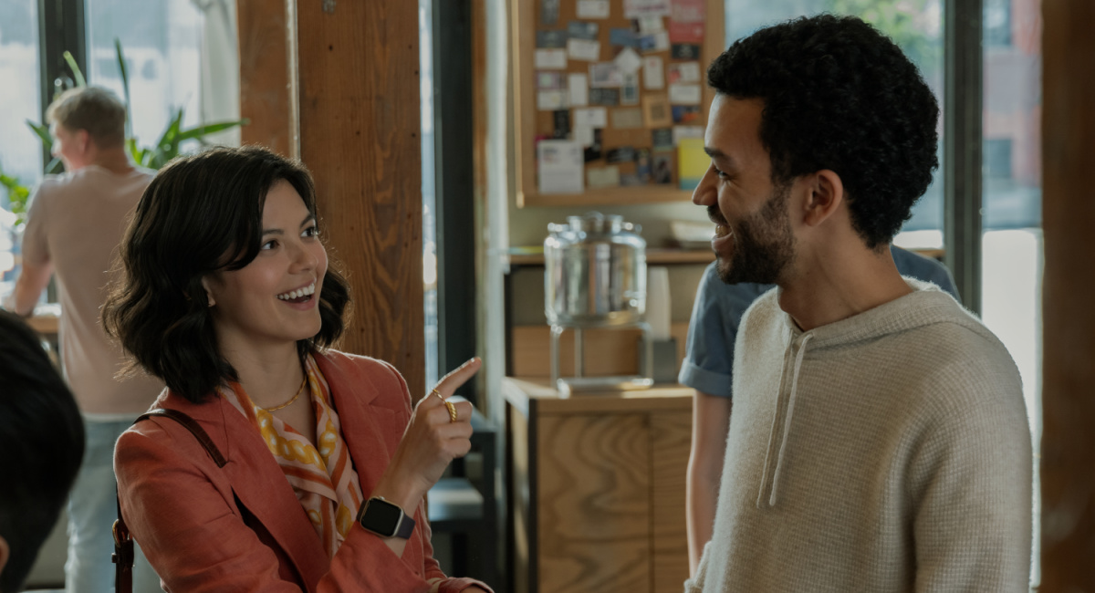 An-Li Bogan as "Lizzie" and Justice Smith as "Aren" in director Kobi Libii's 'The American Society of Magical Negroes,' a Focus Features release. Credit: Tobin Yelland / Focus Features.