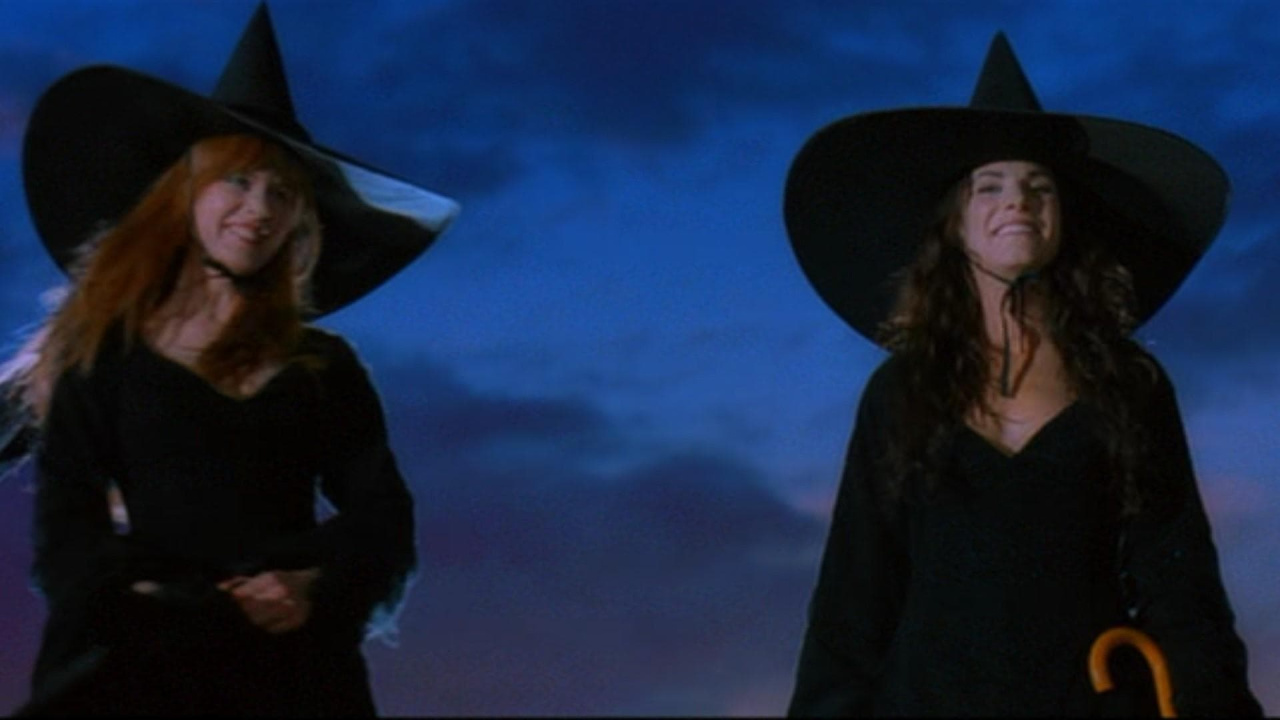 Nicole Kidman and Sandra Bullock in 'Practical Magic'.