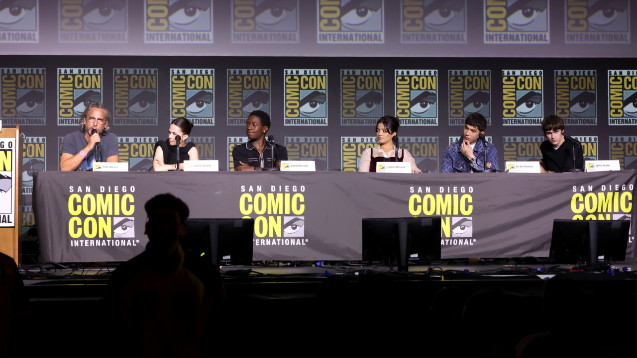 Director Fede Álvarez, Cailee Spaeny, David Jonsson, Isabela Merced, Archie Renaux and Spike Fearn at the San Diego Comic-Con 2024 'Alien: Romulus' panel. Photo: Disney.