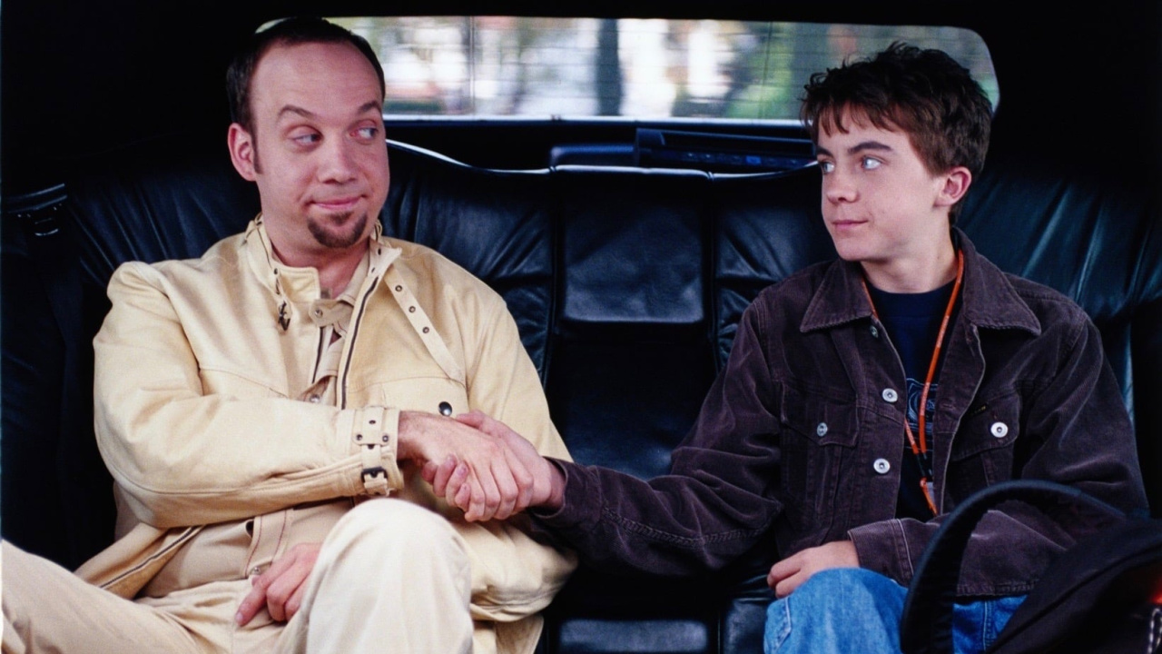 Paul Giamatti and Frankie Muniz in 'Big Fat Liar'.