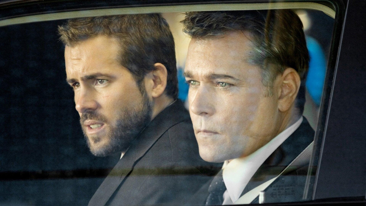 Ryan Reynolds and Ray Liotta in 'Smokin' Aces'.