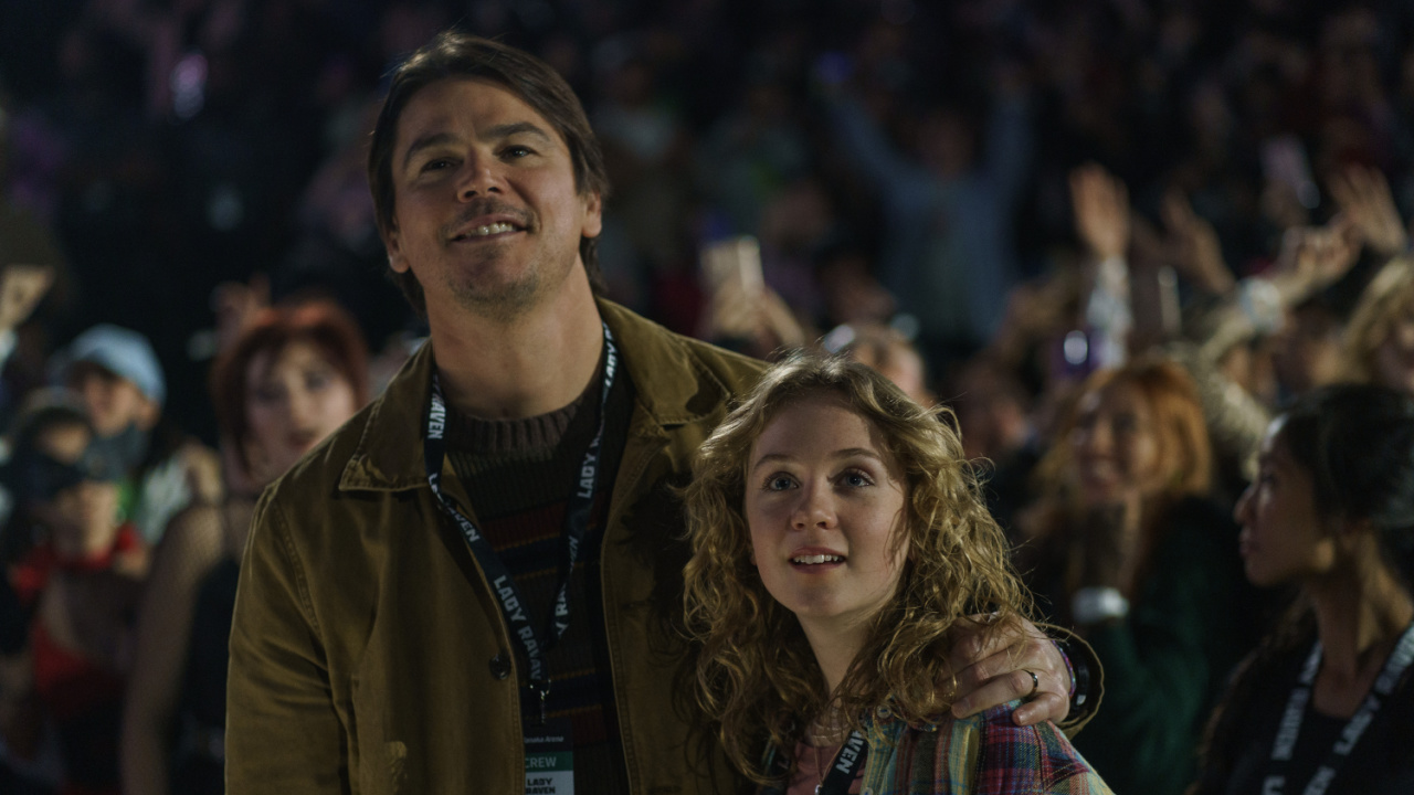 (L to R) Josh Hartnett as Cooper and Ariel Donoghue as Riley in Warner Bros. Pictures’ crime drama thriller 'Trap,' a Warner Bros. Pictures release.