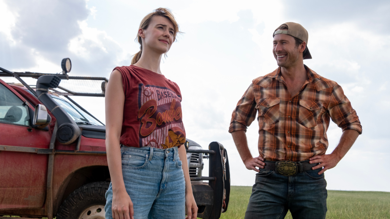 (from left) Kate (Daisy Edgar-Jones) and Tyler (Glen Powell) in 'Twisters', directed by Lee Isaac Chung.