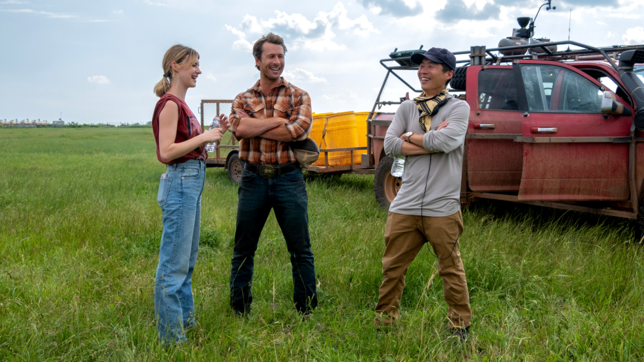 (from left) Daisy Edgar-Jones, Glen Powell and director Lee Isaac Chung on the set of 'Twisters'.