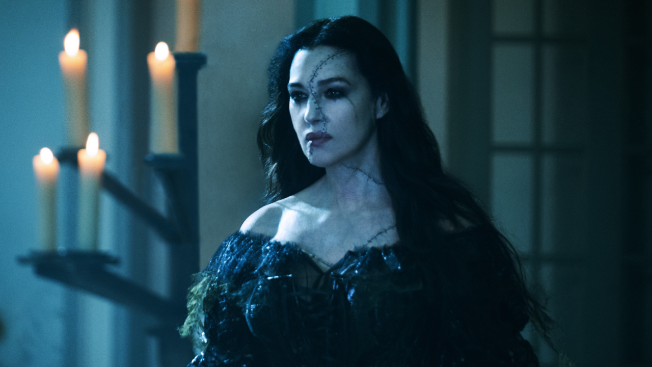 Monica Bellucci as Delores in Warner Bros. Pictures’ comedy, 'Beetlejuice Beetlejuice', a Warner Bros. Pictures release. Photo Credit: Parisa Taghizadeh. Copyright: © 2024 Warner Bros. Entertainment Inc. All Rights Reserved.