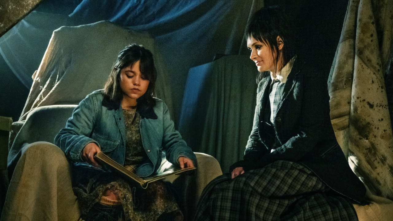 (L to R) Jenna Ortega as Astrid and Winona Ryder as Lydia in Warner Bros. Pictures’ comedy, 'Beetlejuice Beetlejuice', a Warner Bros. Pictures release. Photo Credit: Parisa Taghizadeh. Copyright: © 2024 Warner Bros. Entertainment Inc. All Rights Reserved.