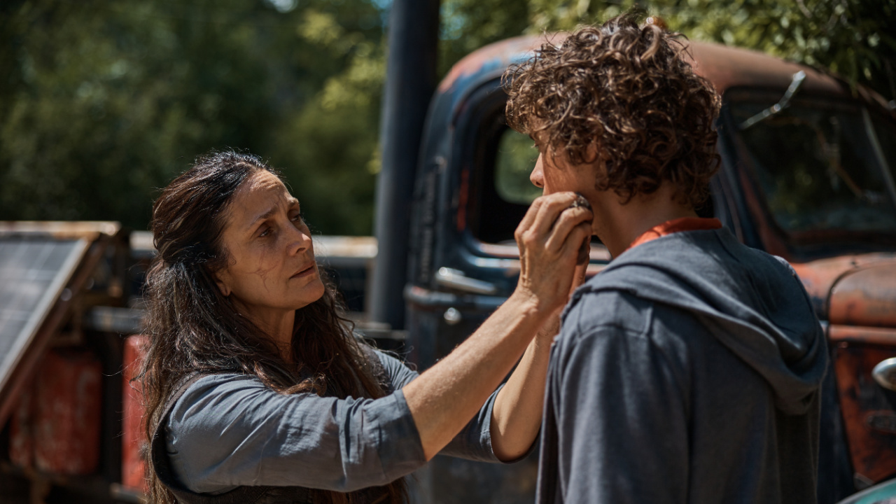 (L to R) Carrie-Anne Moss and Douglas Smith in 'Die Alone'. Photo: Filmoption.