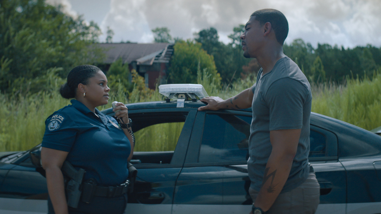 (L to R) Zsané Jhé as Officer Jessica Sims and Aaron Pierre as Terry Richmond in 'Rebel Ridge'. Photo: Netflix © 2024.