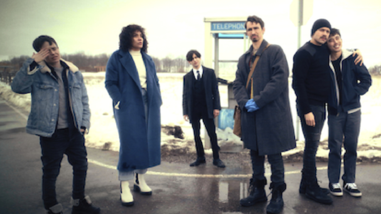 Elliot Page as Viktor Hargreeves, Emmy Raver-Lampman as Allison Hargreeves, Aidan Gallagher as Number Five, Robert Sheehan as Klaus Hargreeves, David Castañeda as Diego Hargreeves, Justin H. Min as Ben Hargreeves, Ritu Arya as Lila Pitts in 'The Umbrella Academy'. 