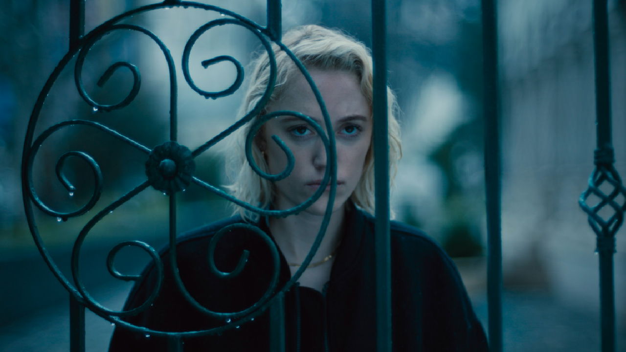 Maika Monroe as ‘Julia’ in Chloe Okuno’s 'Watcher.' Photo Credit: Courtesy of IFC Midnight. An IFC Midnight release.