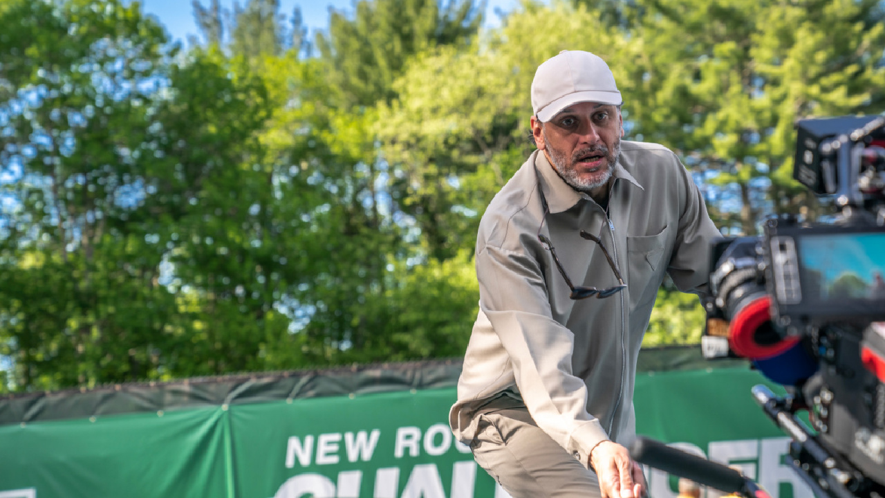 Sutradara Luca Guadagnino di set 'Challengers', film Metro Goldwyn Mayer Pictures. Kredit: Niko Tavernise / Metro Goldwyn Mayer Pictures. © 2023 Metro-Goldwyn-Mayer Pictures Inc. Semua hak dilindungi undang-undang.