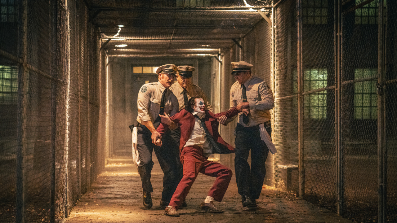 (L to R) Brendan Gleeson as Jackie Sullivan and Joaquin Phoenix as Arthur Fleck in Warner Bros. Pictures’ 'Joker: Folie à Deux,' a Warner Bros. Pictures release. Photo Credit: Scott Garfield/™ & © DC Comics. Copyright: © 2024 Warner Bros. Ent. All Rights Reserved. TM & © DC.