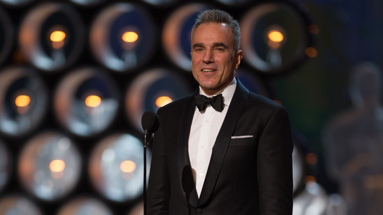 Daniel Day-Lewis presents an Oscar® during ABC's live broadcast of the Oscars® from the Dolby® Theater in Hollywood, CA on Sunday, March 2, 2014. Photo Credit/Provider: Michael Yada / ©AMPAS Copyright: ©AMPAS