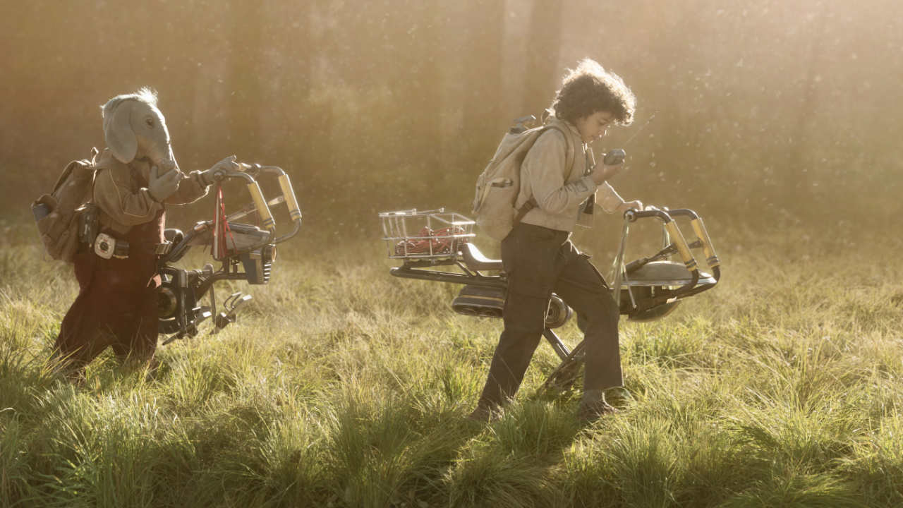 (L to R) Neel (Robert Timothy Smith) and Wim (Ravi Cabot-Conyers) with hoverbikes in Lucasfilm's 'Star Wars: Skeleton Crew', exclusively on Disney+. ©2024 Lucasfilm Ltd. & TM. All Rights Reserved.