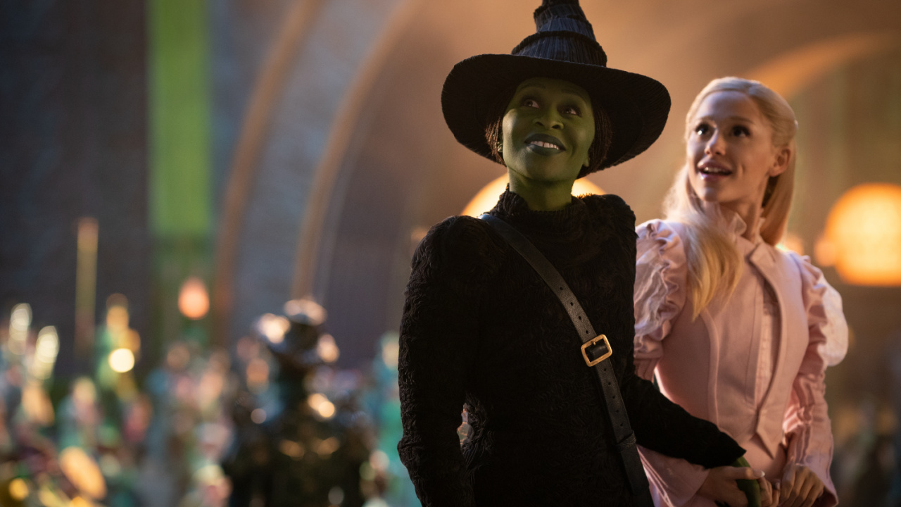 (L to R) Cynthia Erivo is Elphaba and Ariana Grande is Glinda in 'Wicked', directed by Jon M. Chu. Photo: Universal Pictures.