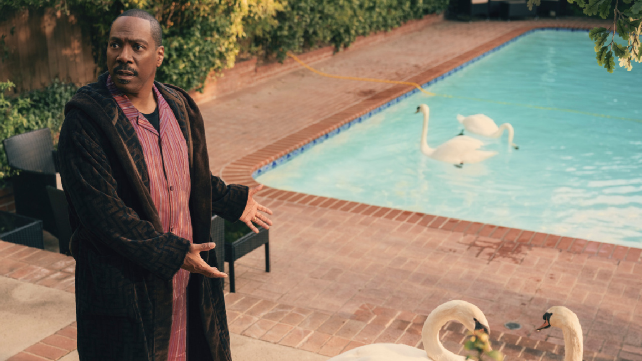 Eddie Murphy as Chris Carver in 'Candy Cane Lane.' Photo: Claudette Barius. © AMAZON CONTENT SERVICES LLC.