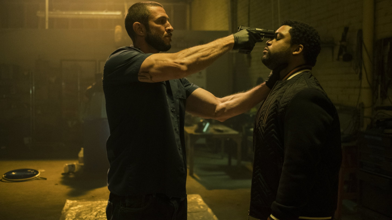 (L to R) Pablo Schreiber as Ray Merrimen and O'Shea Jackson Jr. as Donnie Wilson in 'Den of Thieves'. Photo: STXfilms.