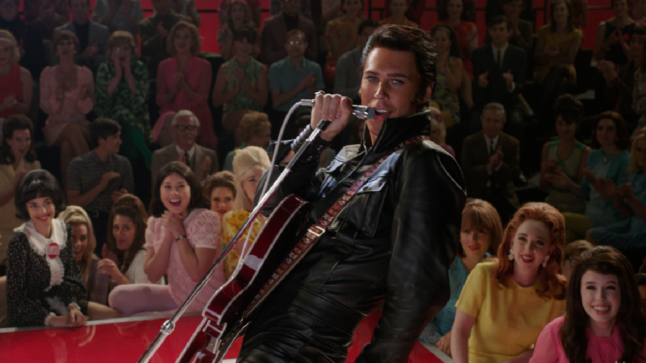 Austin Butler as Elvis in Warner Bros. Pictures’ drama 'Elvis,' a Warner Bros. Pictures release. Photo Credit: Courtesy of Warner Bros. Pictures. Copyright: © 2022 Warner Bros. Entertainment Inc. All Rights Reserved.