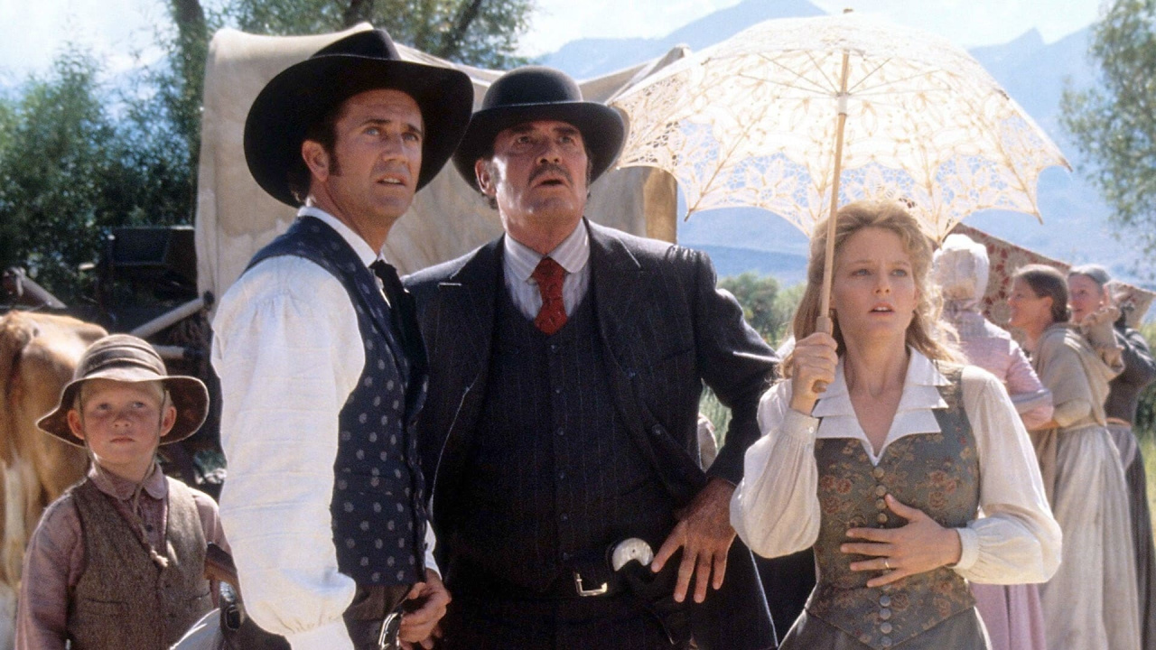 (L to R) Mel Gibson, James Garner and Jodie Foster in 'Maverick'. Photo: Warner Bros.