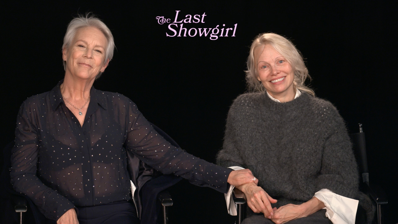 (L to R) Jamie Lee Curtis and Pamela Anderson star in 'The Last Showgirl'.