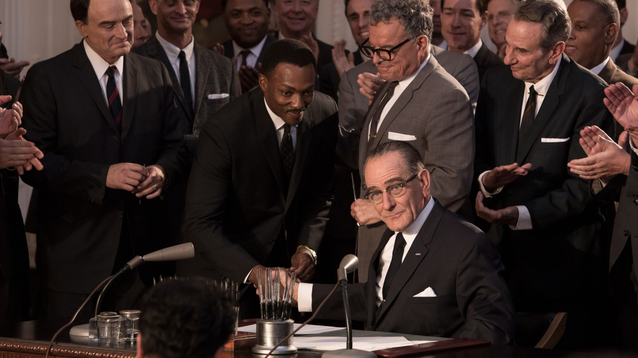 (L to R) Anthony Mackie as Martin Luther King Jr. and Bryan Cranston as President Lyndon B. Johnson in 'All the Way'. Photo: HBO Films.