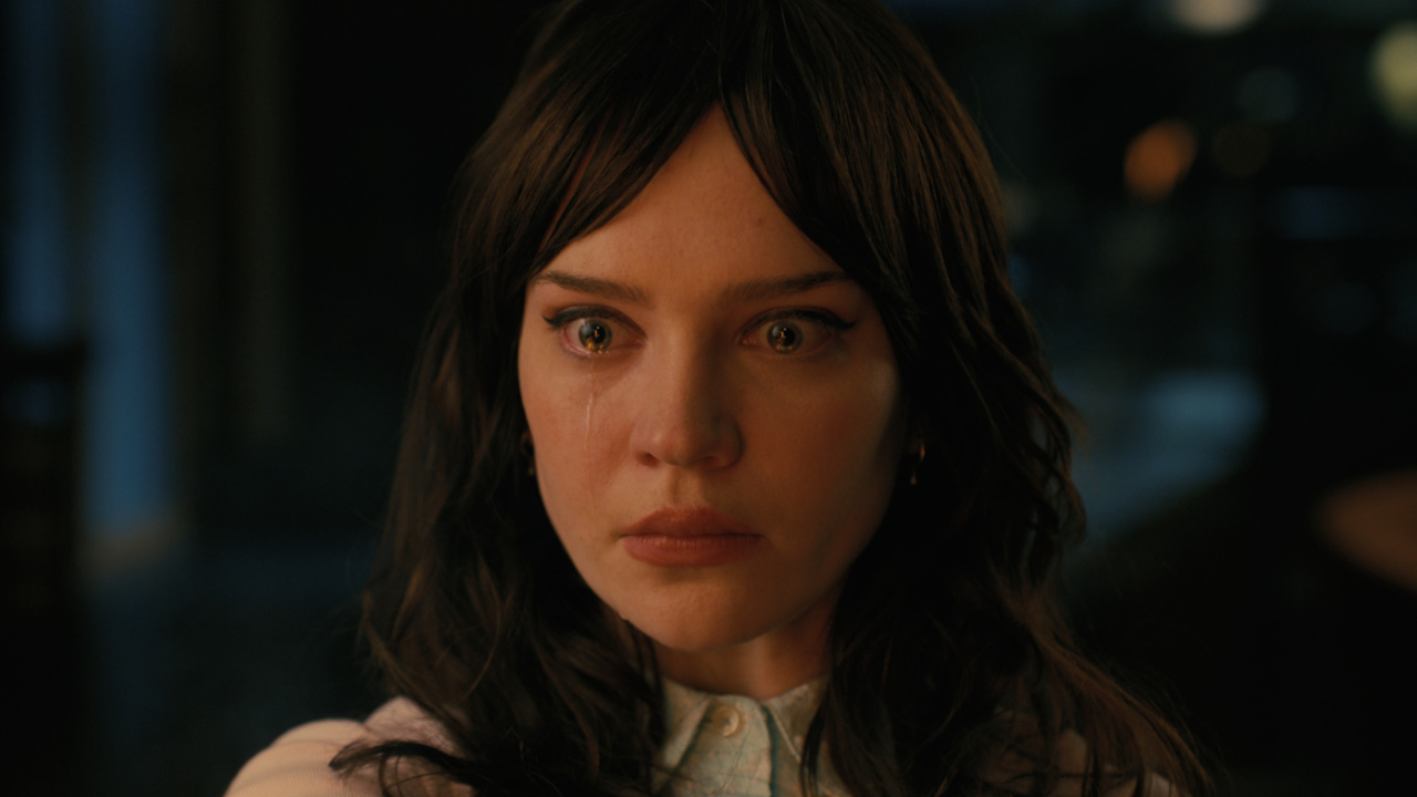 Sophie Thatcher as Iris in New Line Cinema’s 'Companion,' a Warner Bros. Pictures release. Photo Credit: Courtesy Warner Bros. Pictures. Copyright: © 2025 Warner Bros. Entertainment Inc. All Rights Reserved.